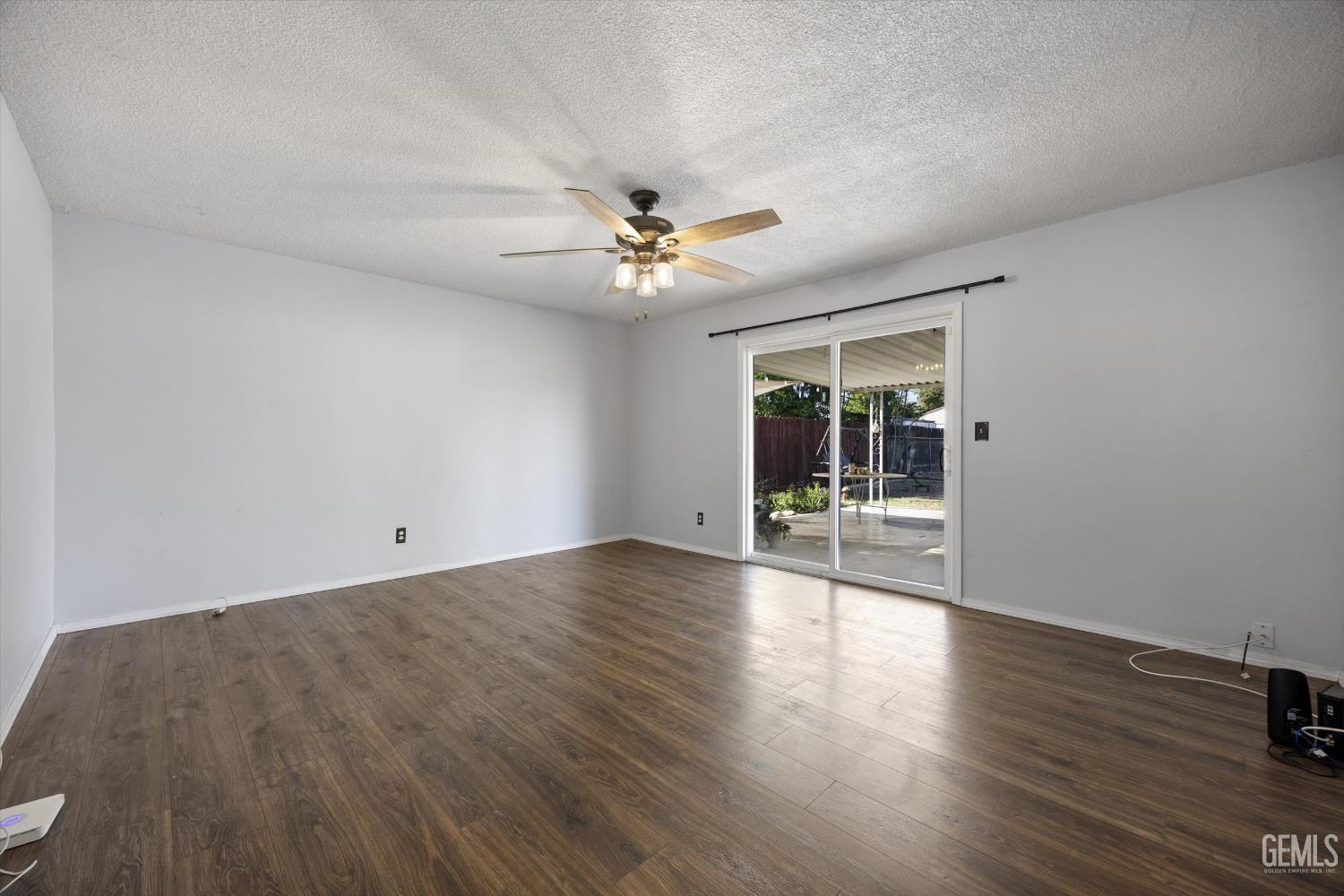 6712 Cedarcrest Avenue — photo 6