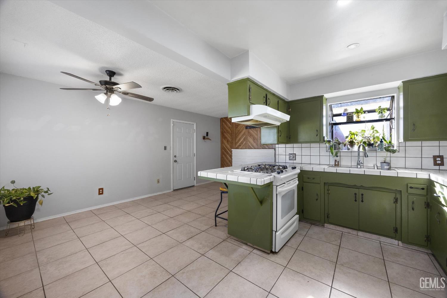 6712 Cedarcrest Avenue — photo 17