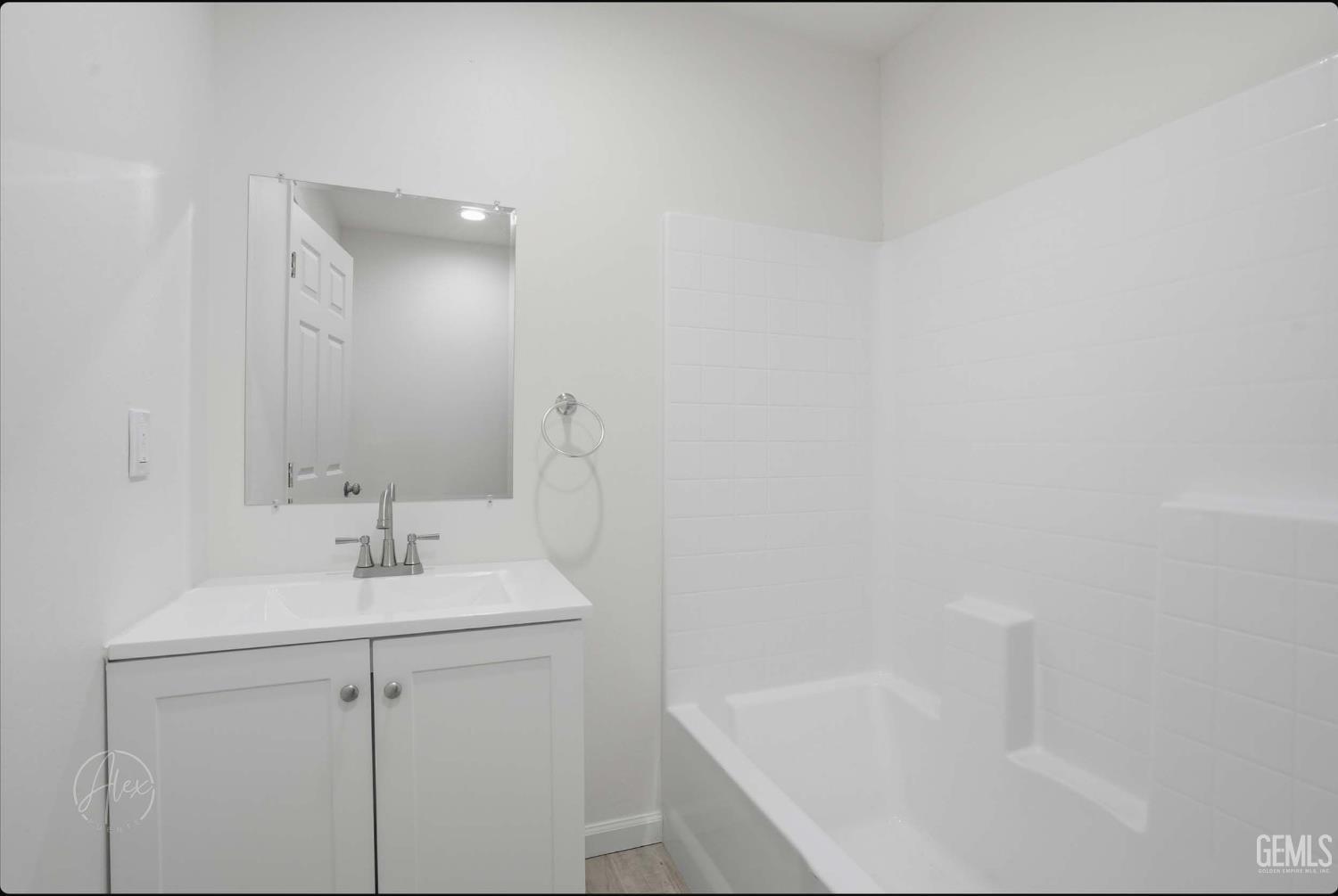 407 Wasington Avenue — photo 4