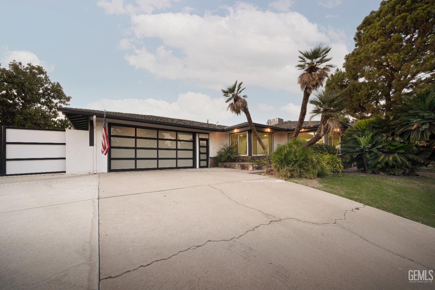 3946 Claremont Drive — photo 7