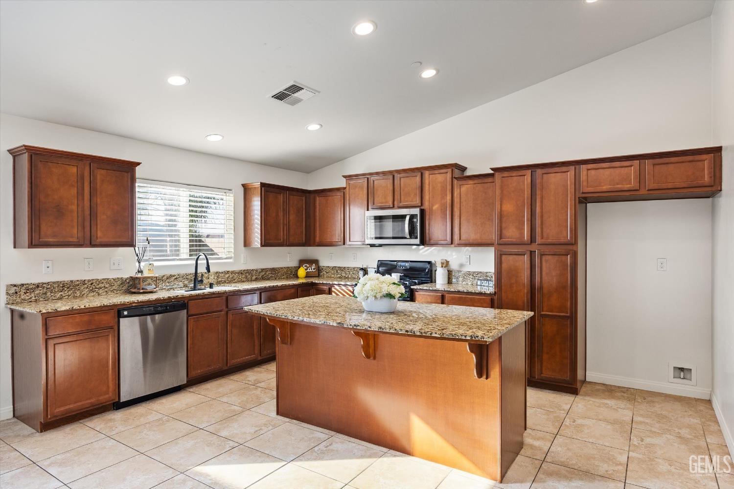 6911 Catalina Creek Way — photo 23