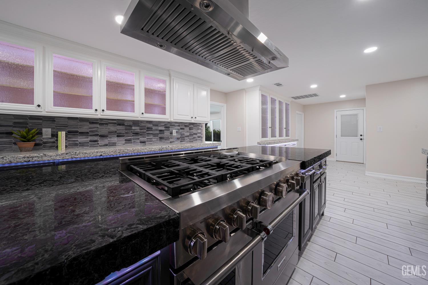 3946 Claremont Drive — photo 34