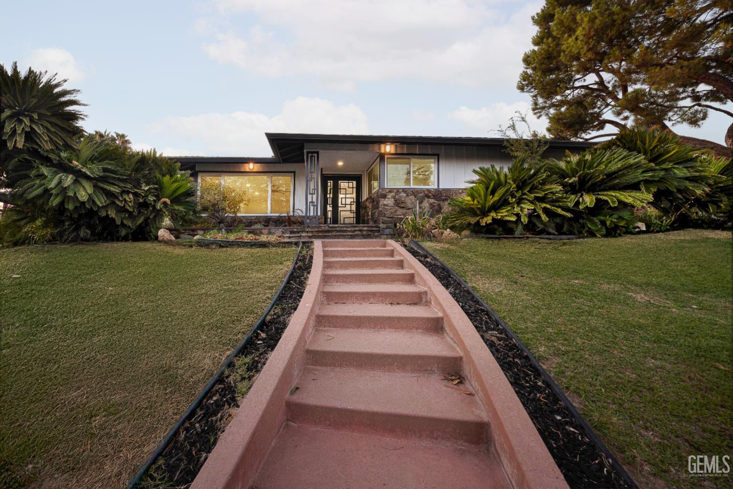 3946 Claremont Drive — photo 5