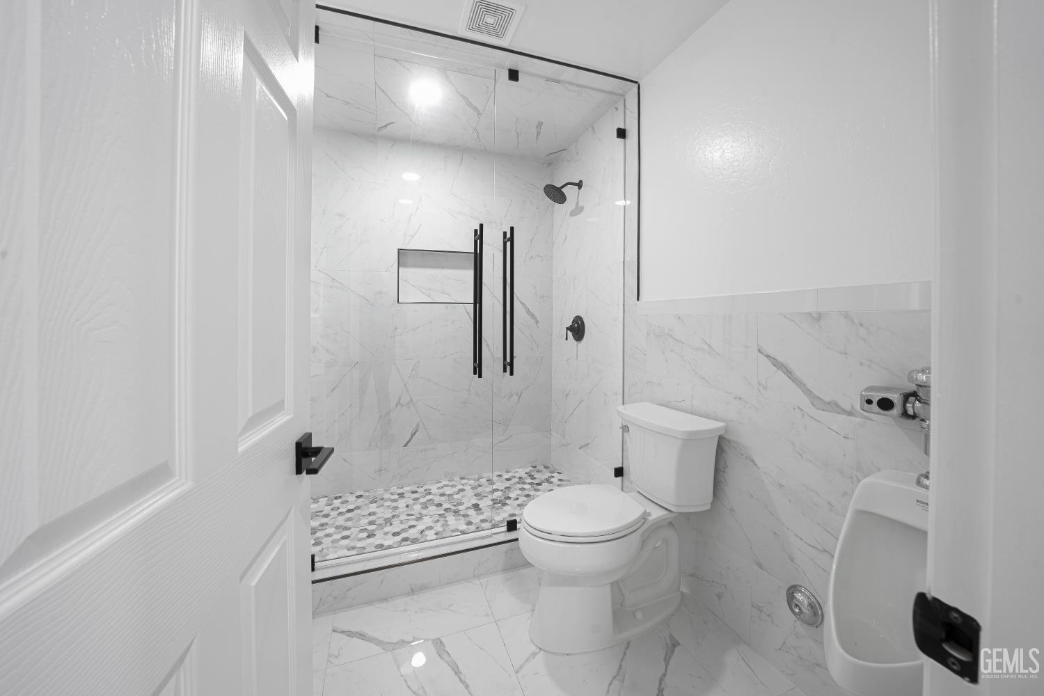 3946 Claremont Drive — photo 39