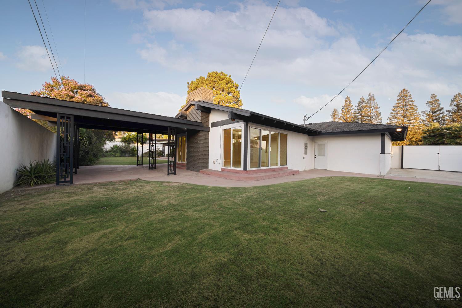 3946 Claremont Drive — photo 47