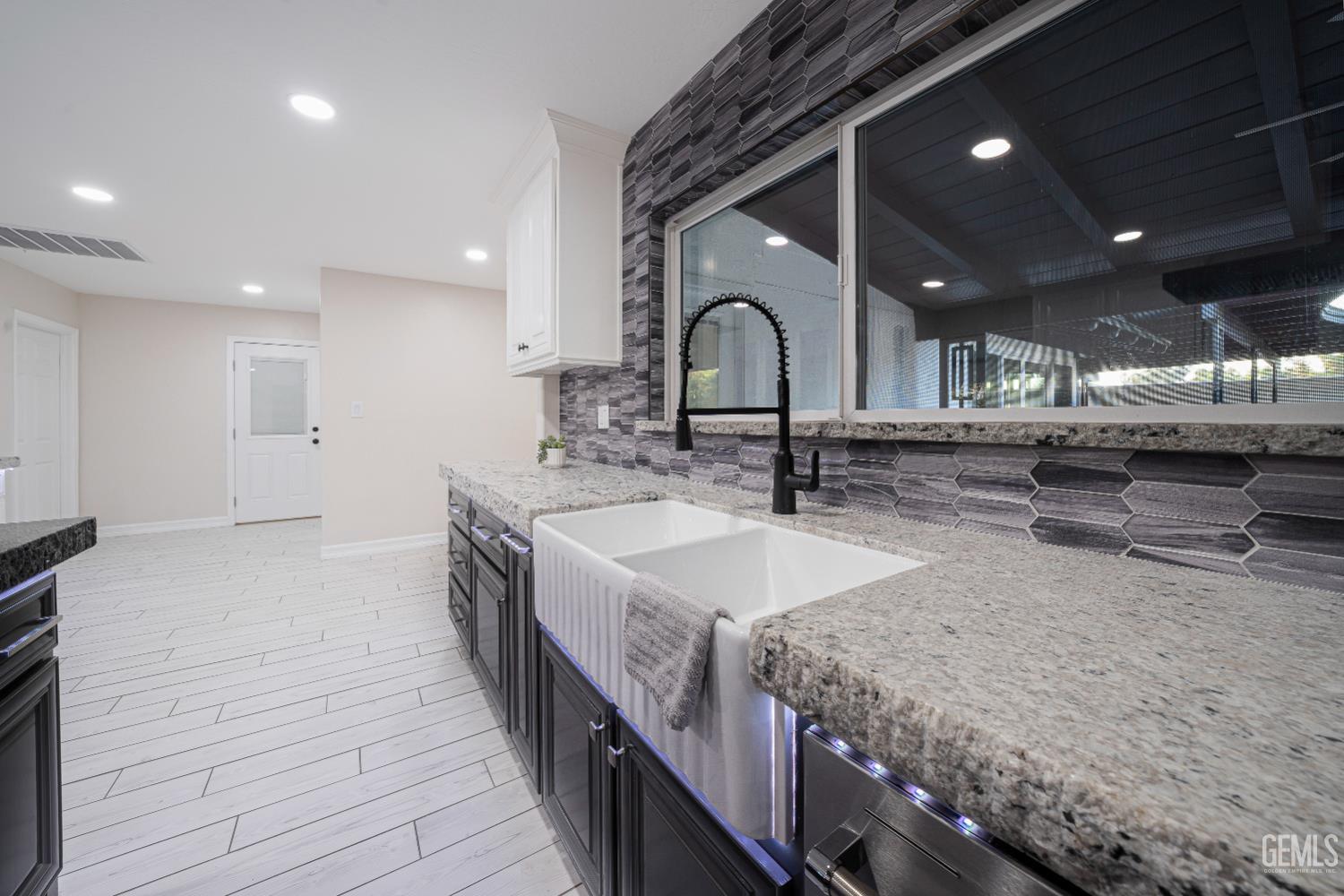 3946 Claremont Drive — photo 35