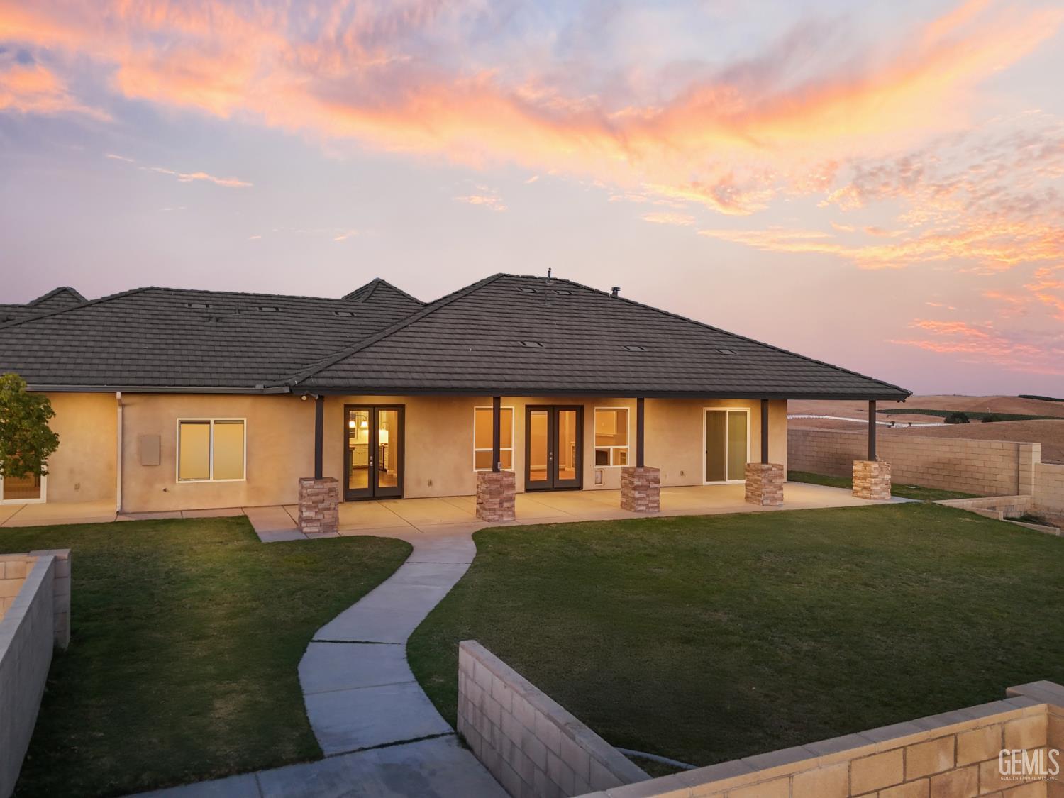 393 Famoso Hills Drive — photo 4