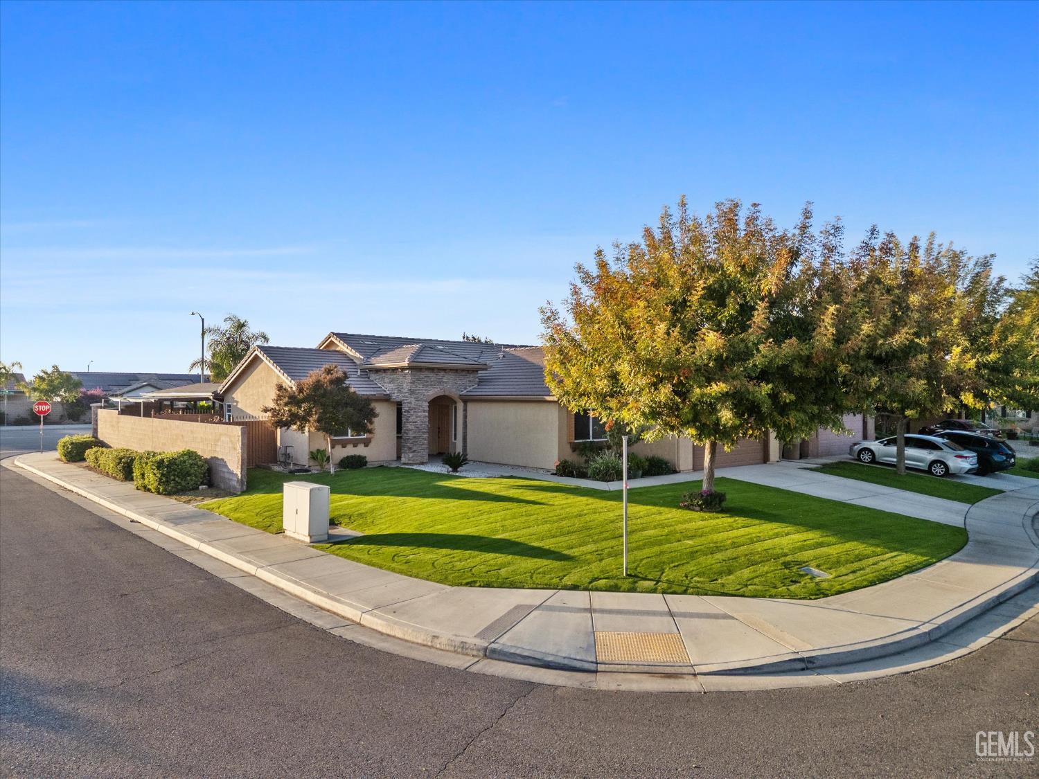 6911 Catalina Creek Way — photo 3