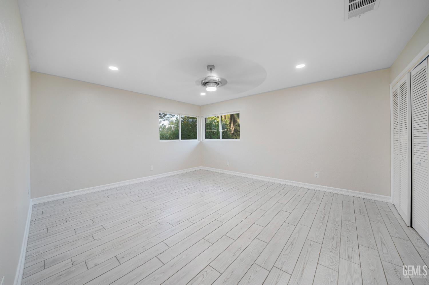 3946 Claremont Drive — photo 19