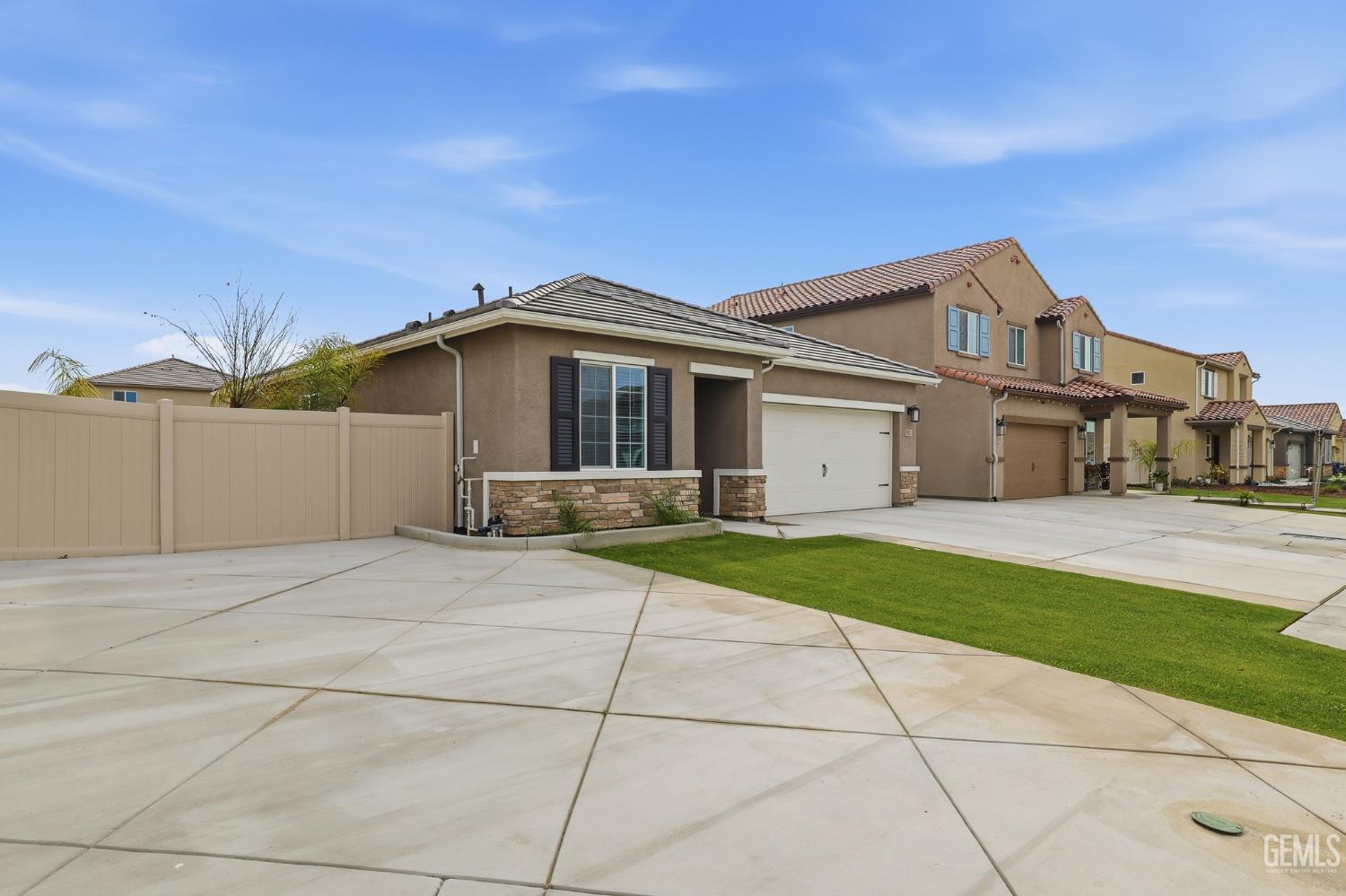 7812 Strawberry Lane — photo 3