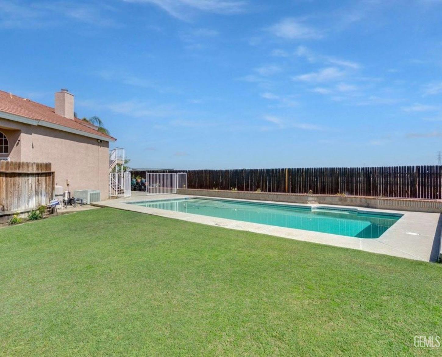 8400 N Winlock Street — photo 2