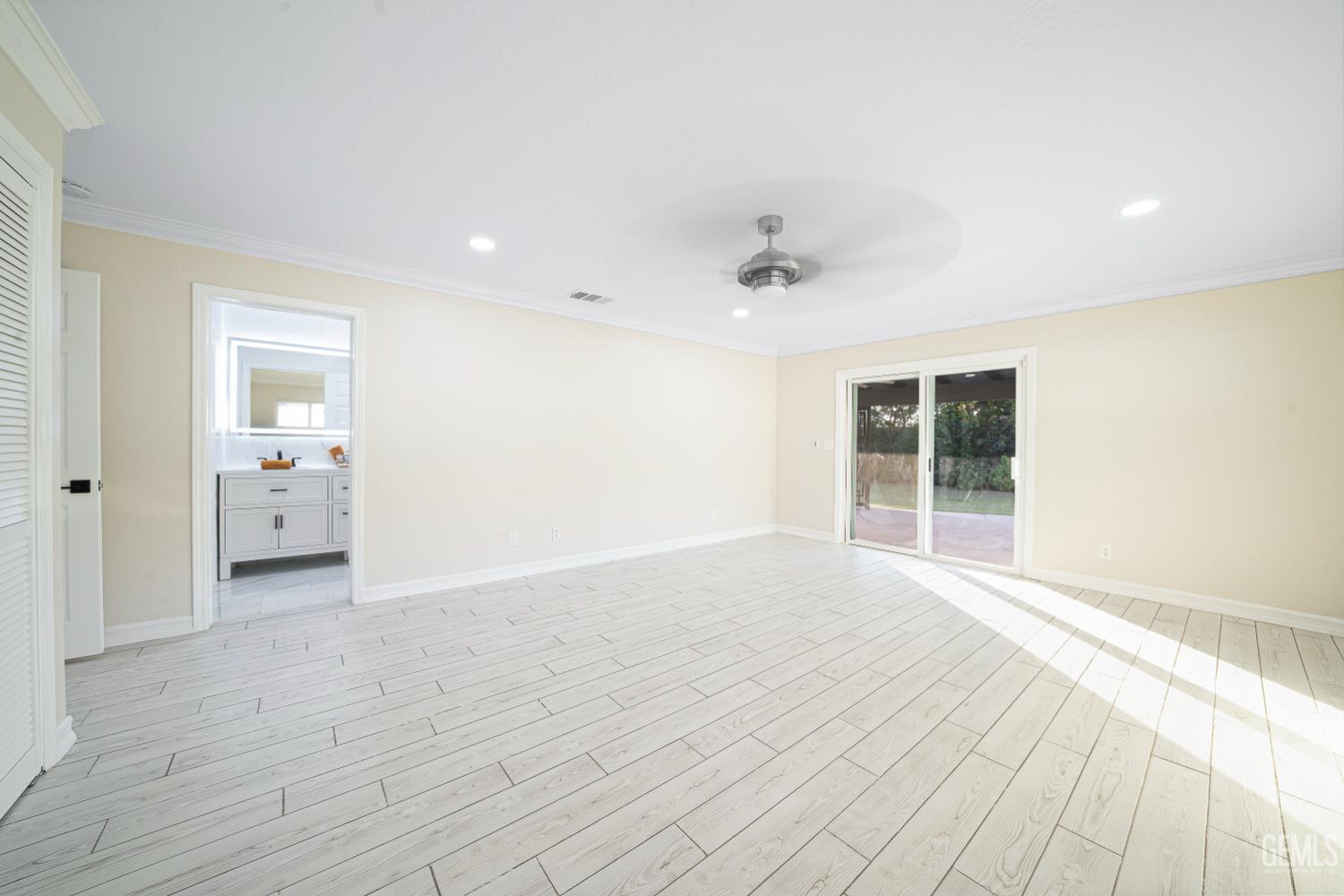 3946 Claremont Drive — photo 15