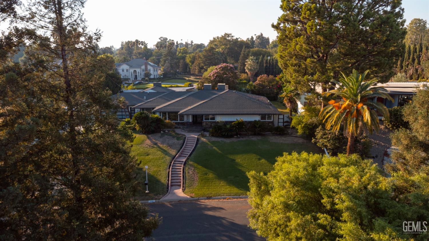 3946 Claremont Drive — photo 5