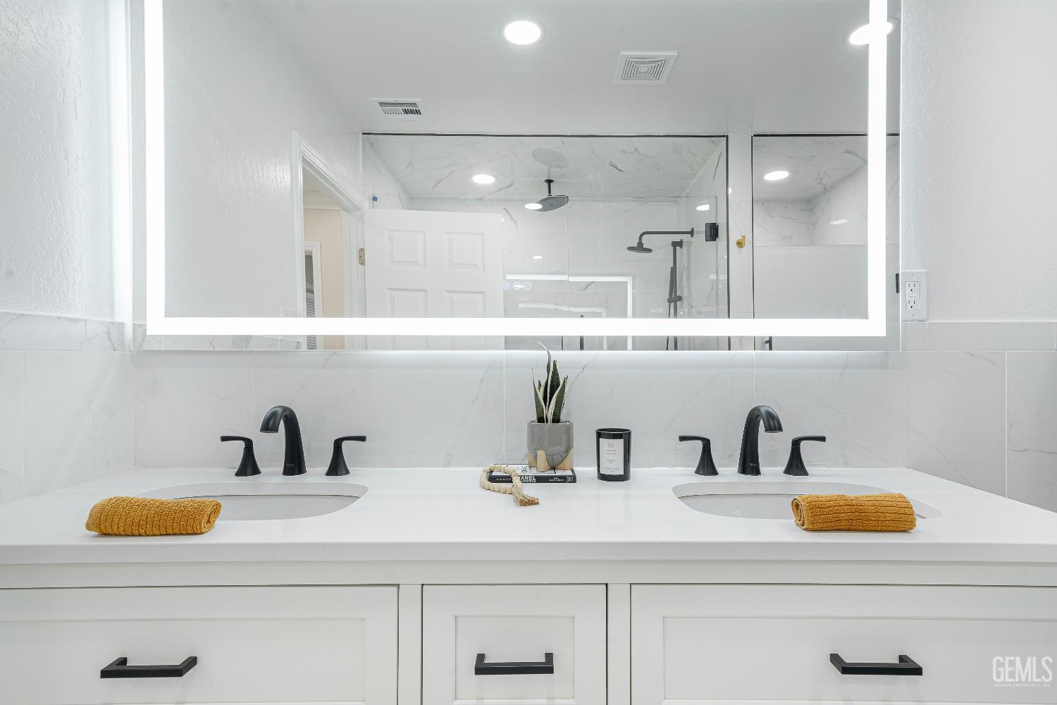 3946 Claremont Drive — photo 12