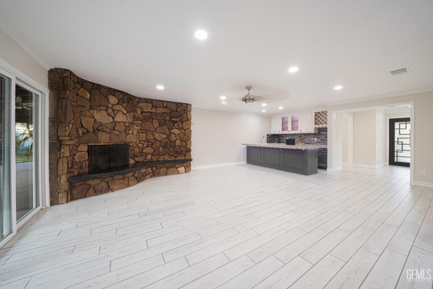 3946 Claremont Drive — photo 30