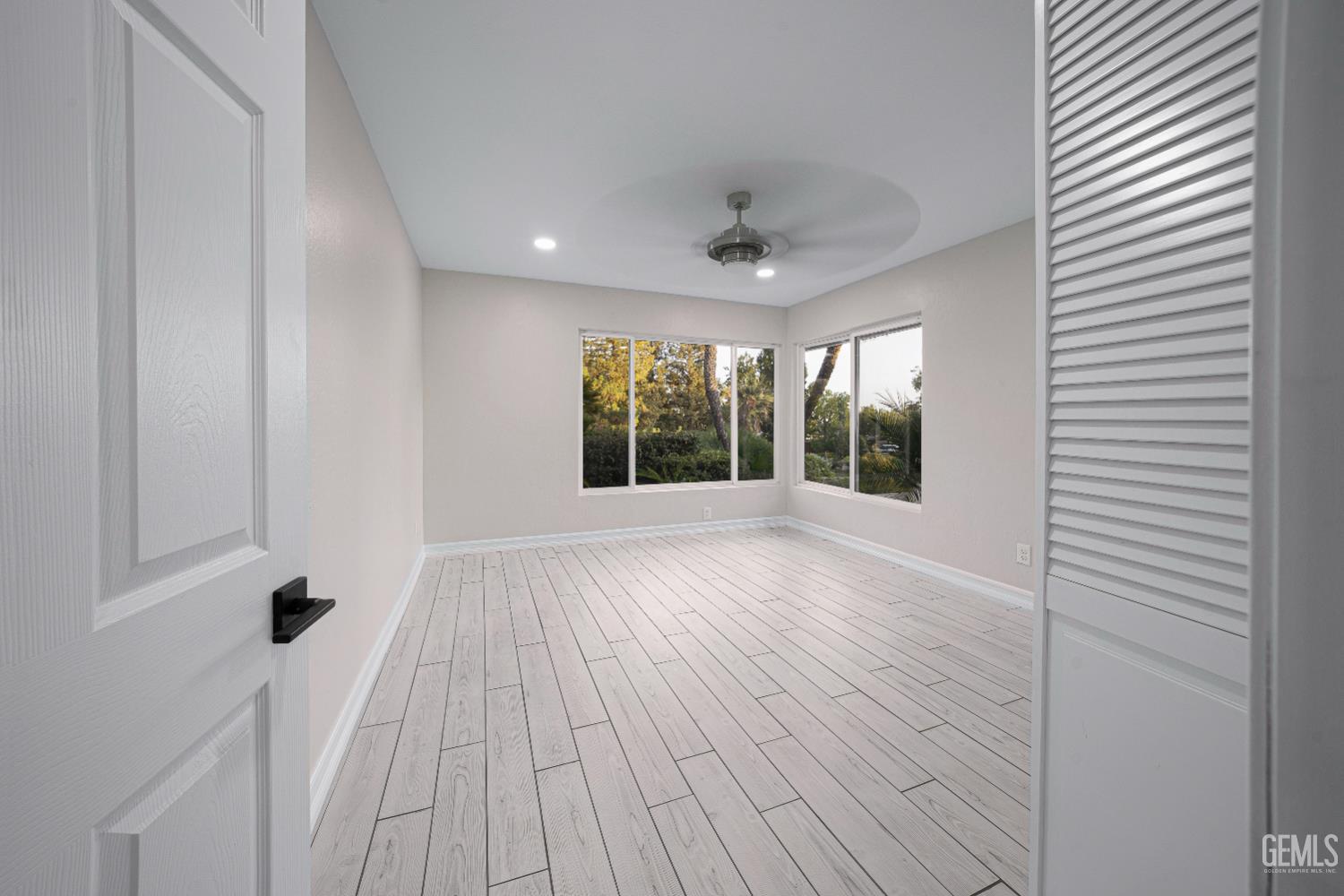 3946 Claremont Drive — photo 37
