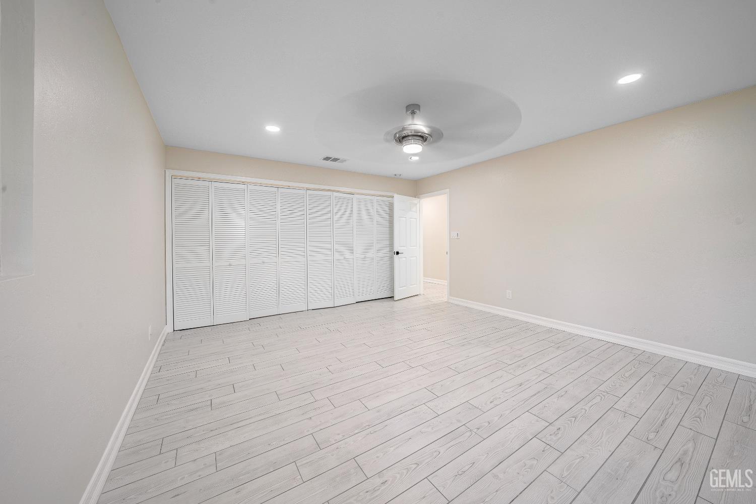 3946 Claremont Drive — photo 20