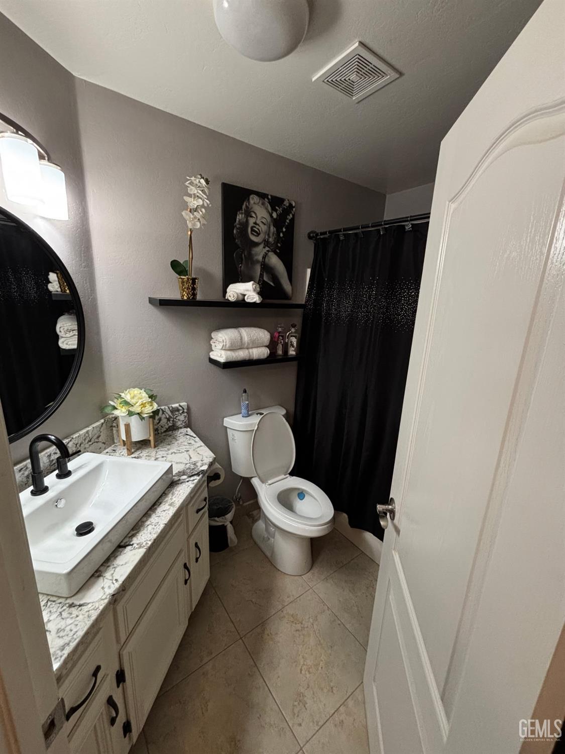8400 N Winlock Street — photo 9