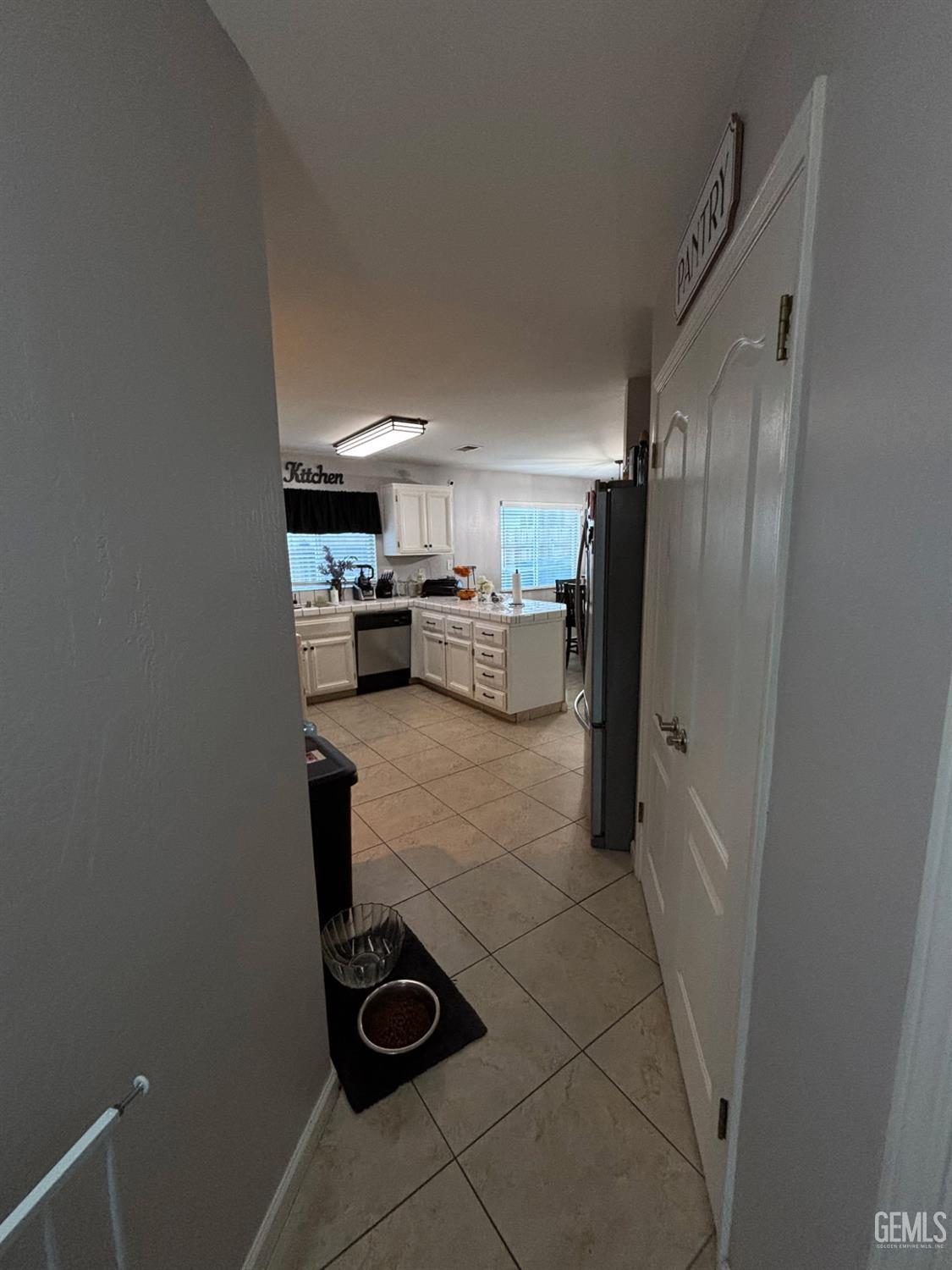 8400 N Winlock Street — photo 5