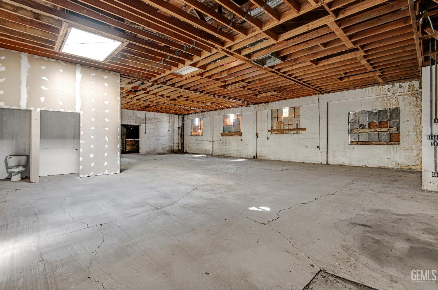 717 Baker Street — photo 14