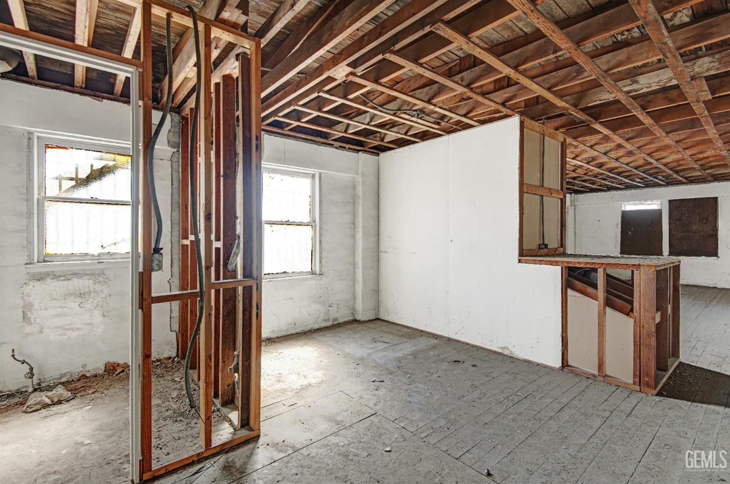 717 Baker Street — photo 24