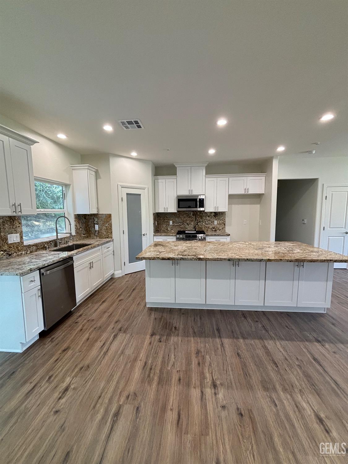 22381 Vaquero Drive — photo 4