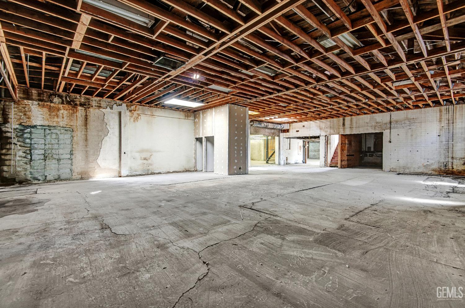 717 Baker Street — photo 13