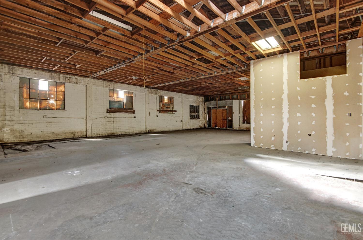 717 Baker Street — photo 11