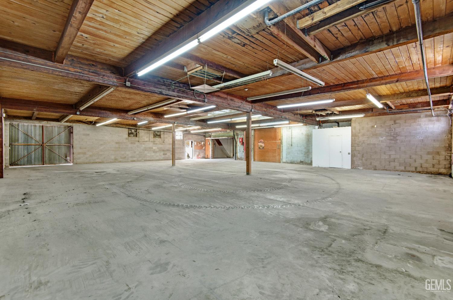 717 Baker Street — photo 8