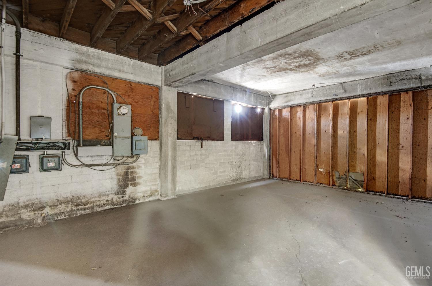 717 Baker Street — photo 20