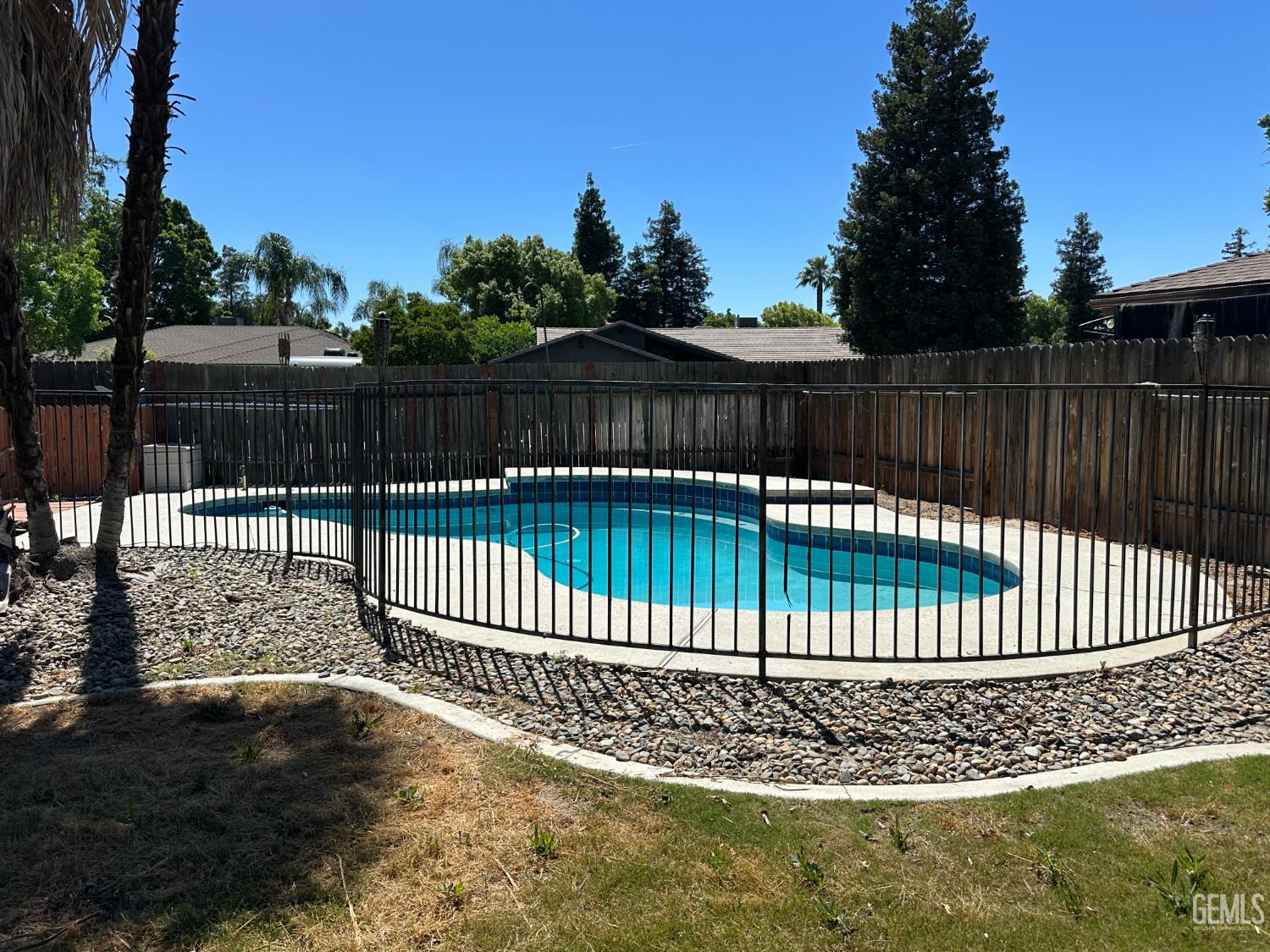 2825 Kootenay Court — photo 41