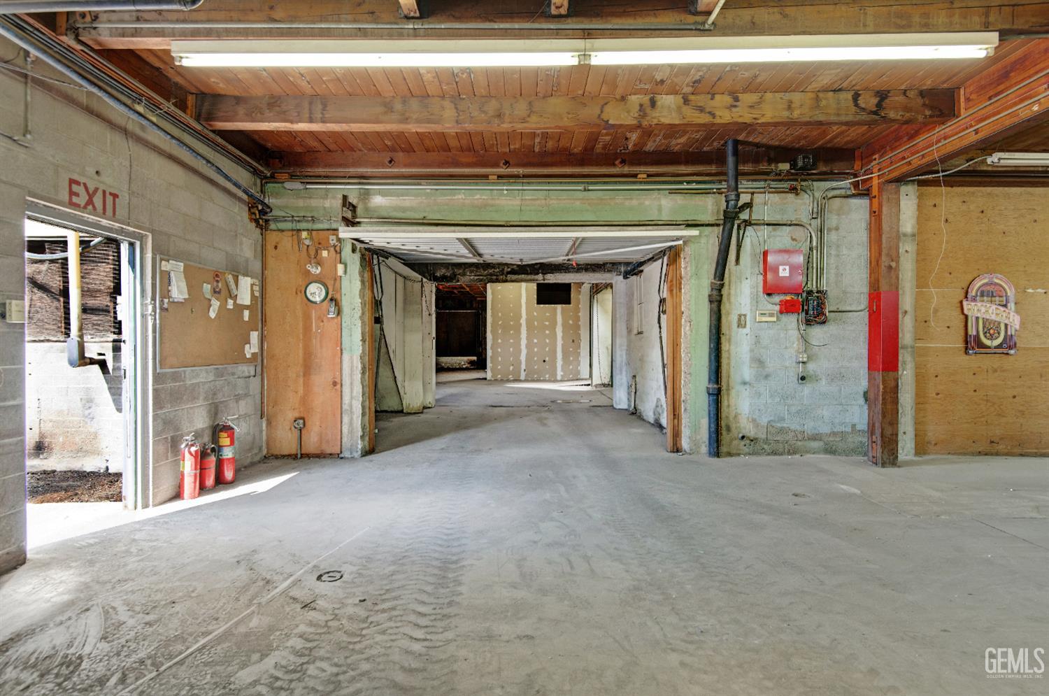 717 Baker Street — photo 10