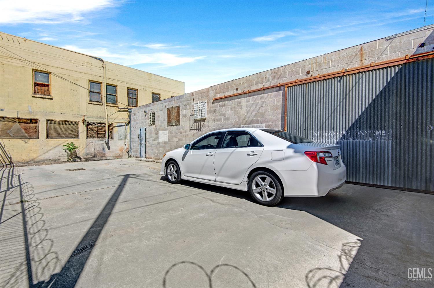 717 Baker Street — photo 4