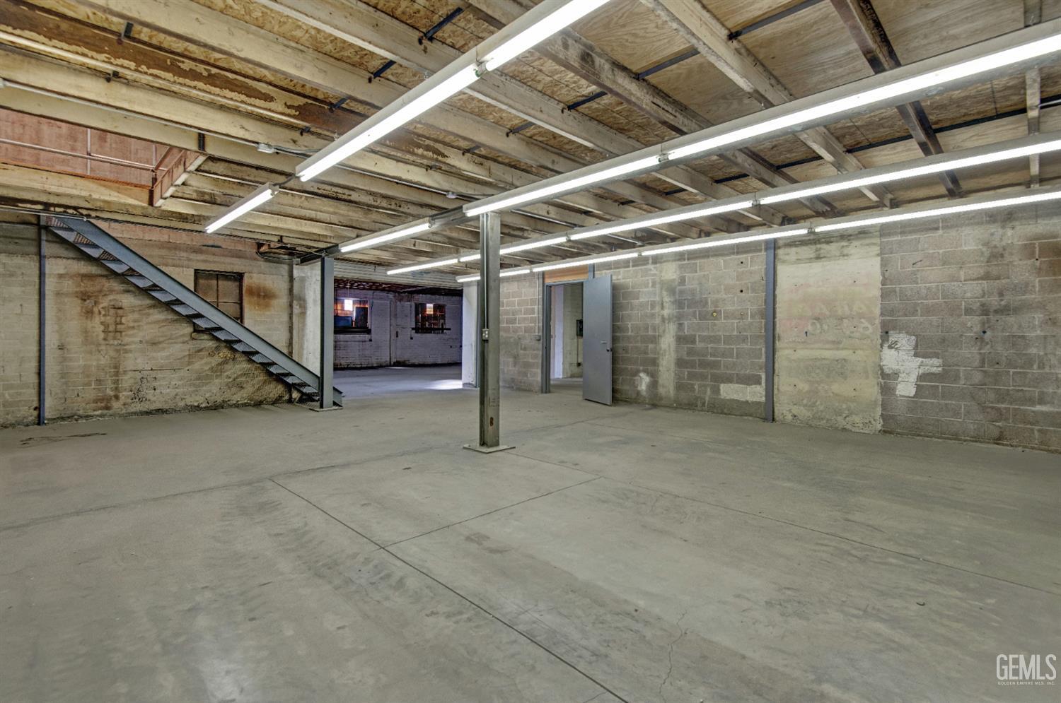 717 Baker Street — photo 19