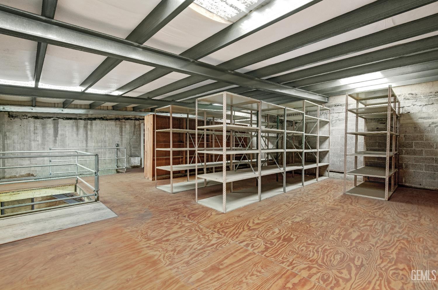 717 Baker Street — photo 26