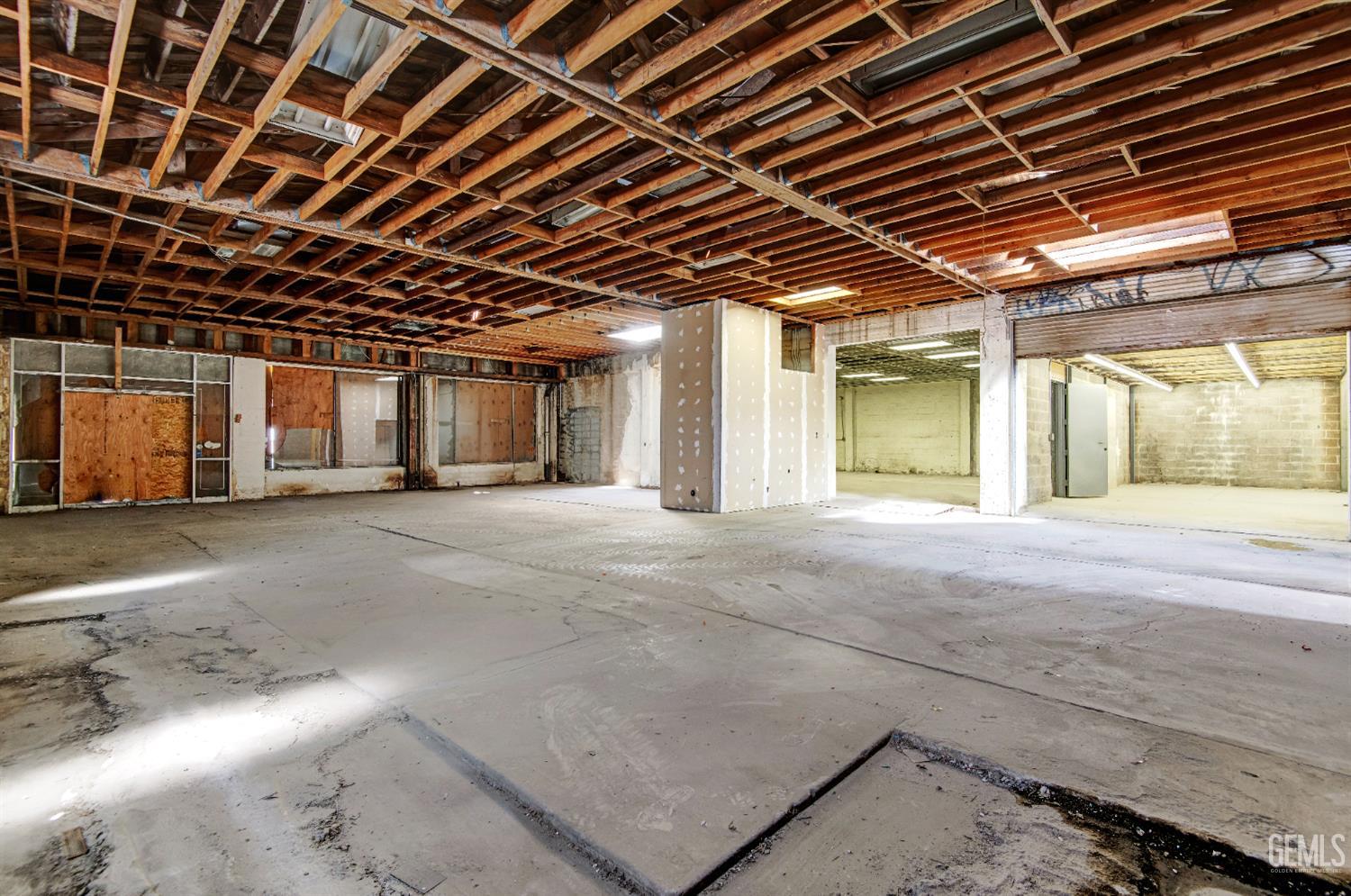 717 Baker Street — photo 12