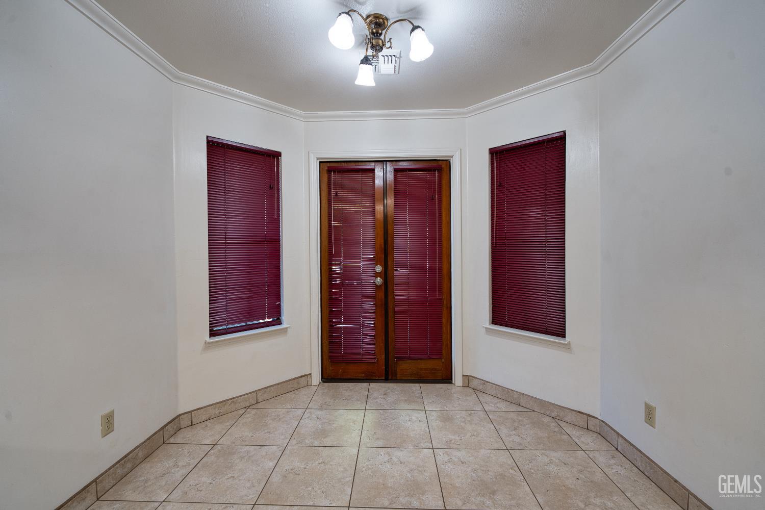 9000 Crowningshield Drive — photo 10
