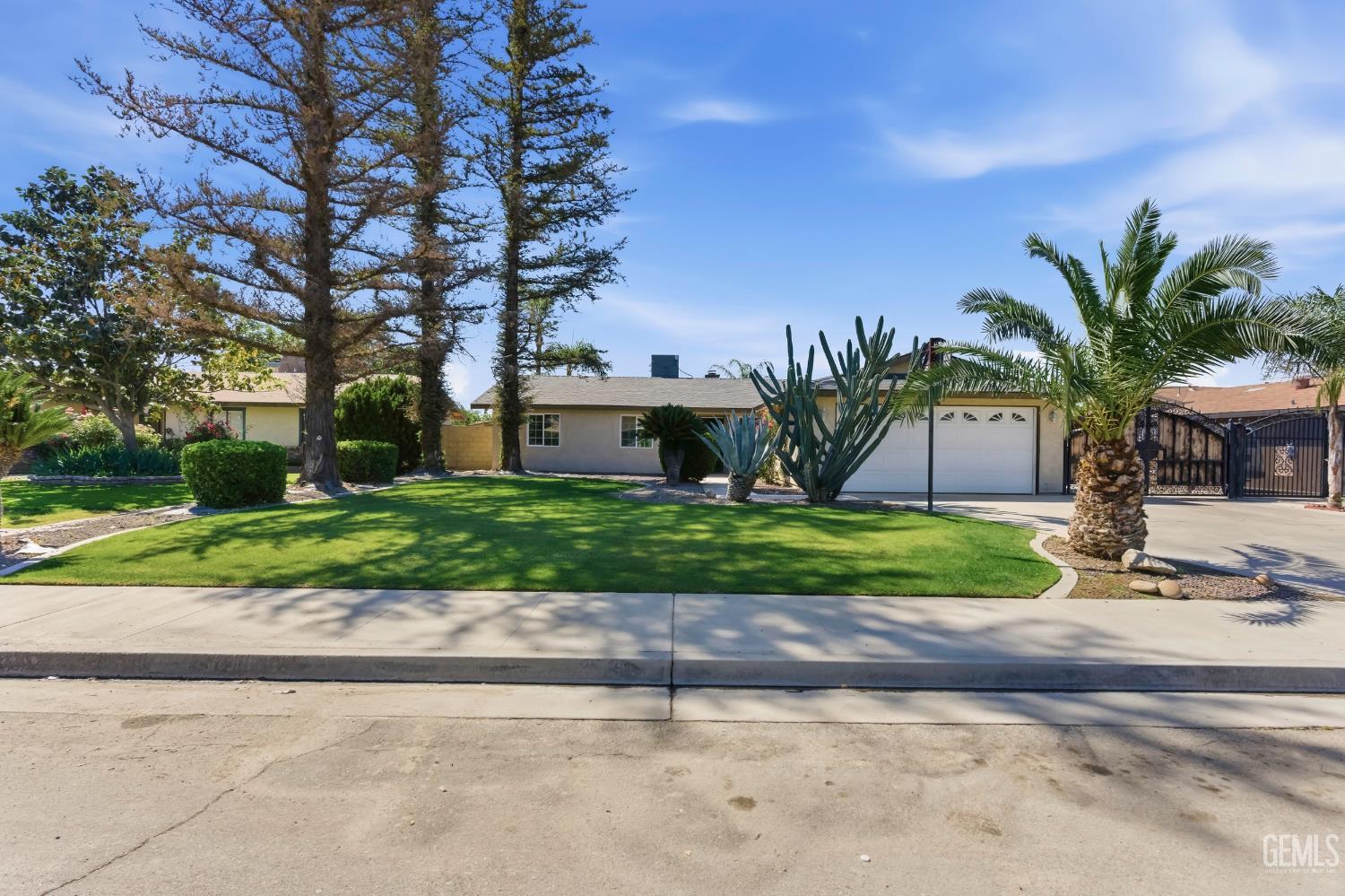 505 Bridle Avenue, Bakersfield, CA 93307 — photo 2