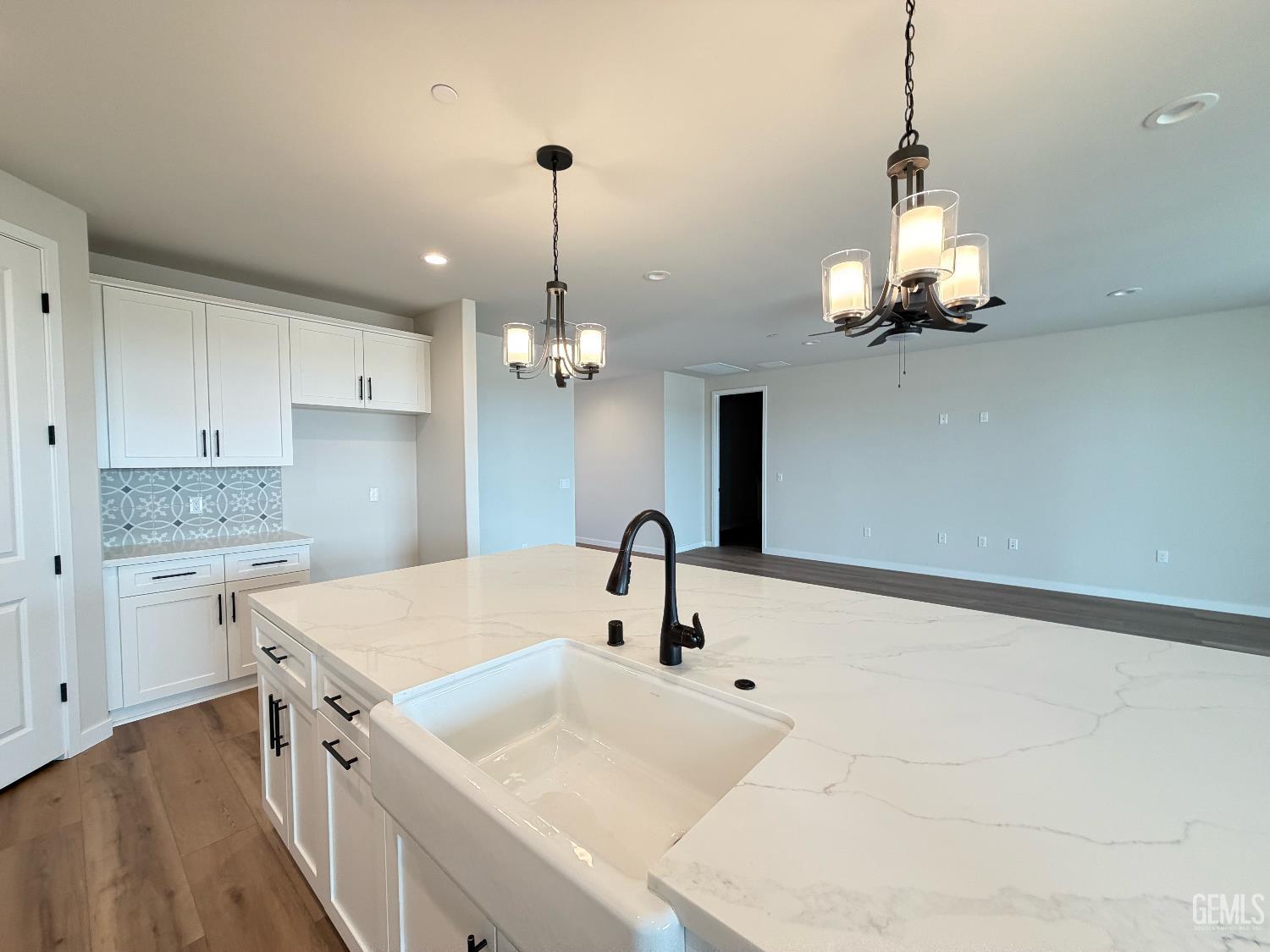 11035 Alcazar Avenue — photo 5