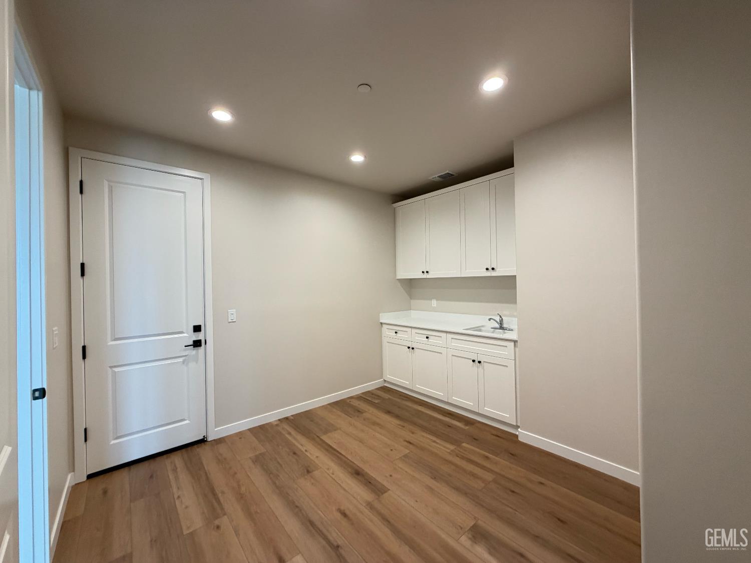 11035 Alcazar Avenue — photo 4