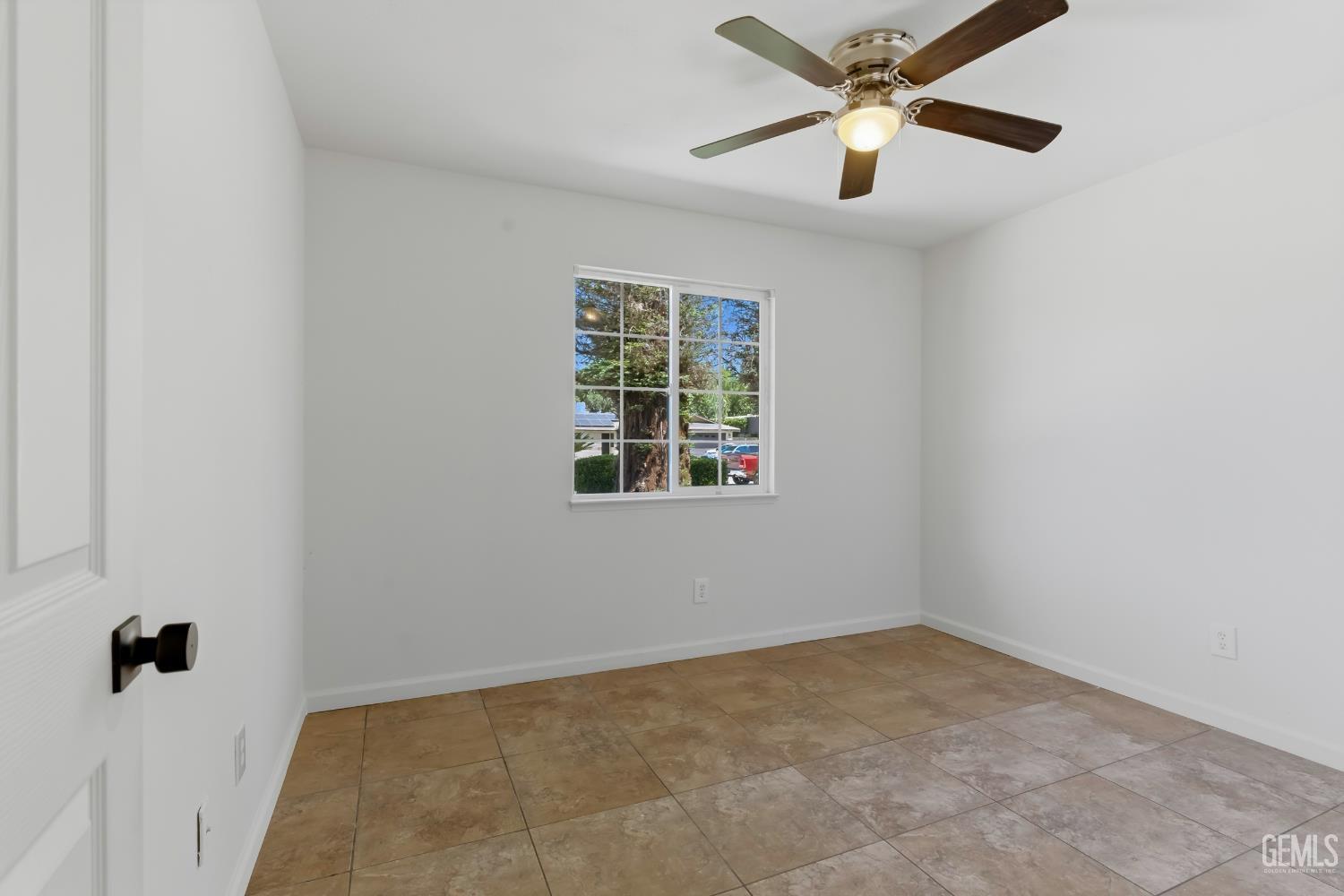 505 Bridle Avenue, Bakersfield, CA 93307 — photo 16