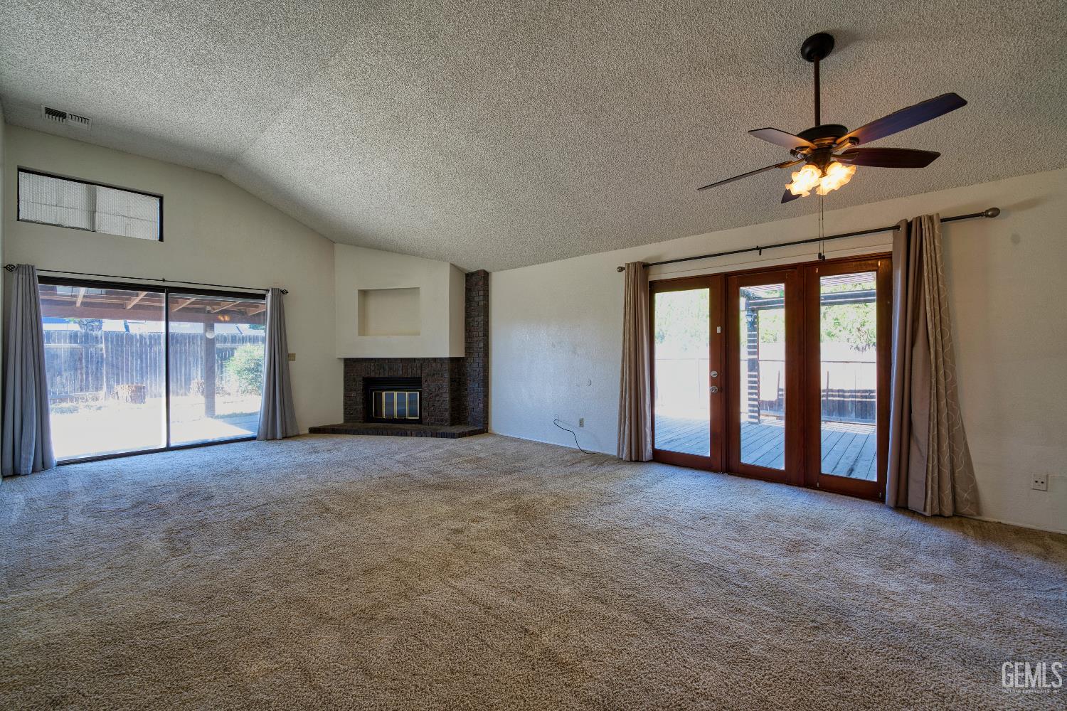 9000 Crowningshield Drive — photo 5