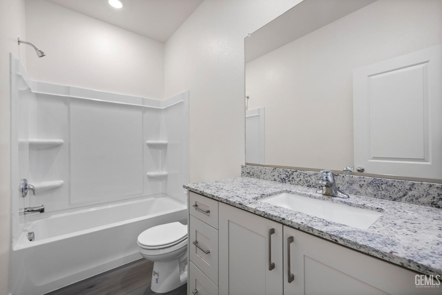 7900 Blueberry Avenue — photo 7