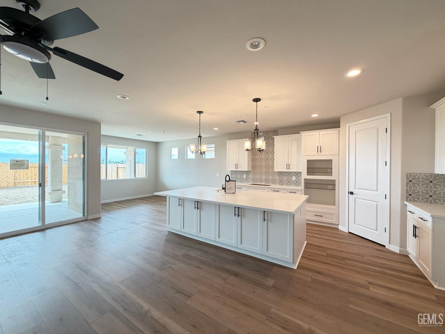 11035 Alcazar Avenue — photo 3