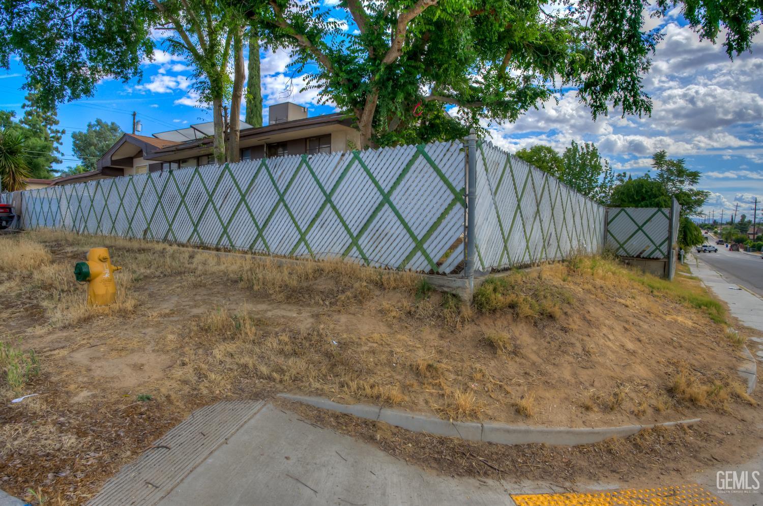 2701 N Inyo Street — photo 9