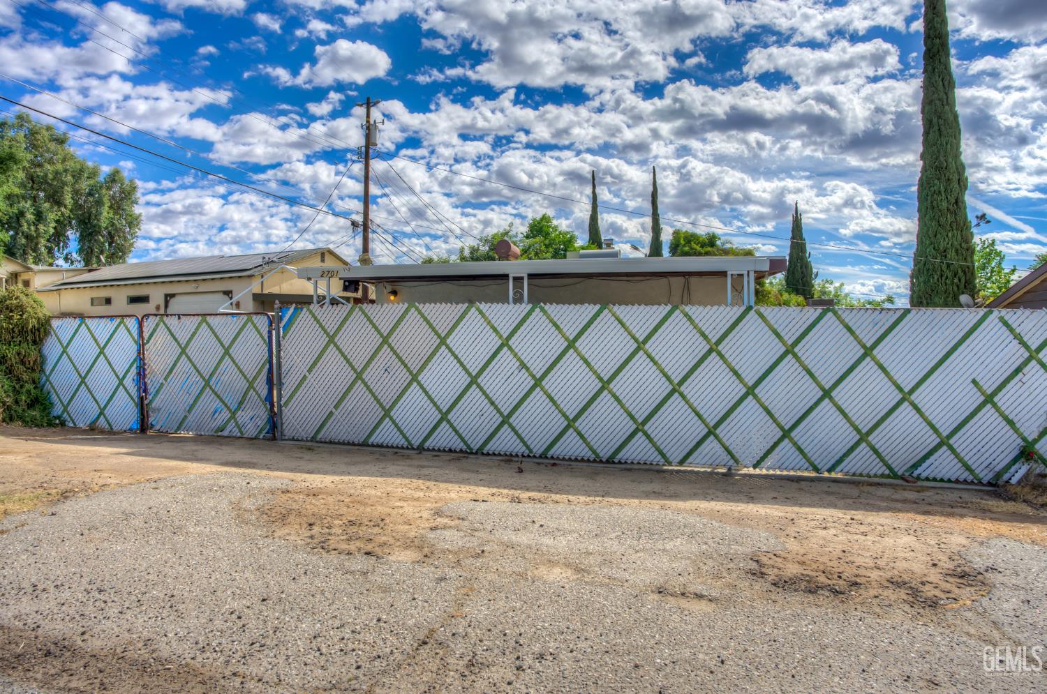 2701 N Inyo Street — photo 7