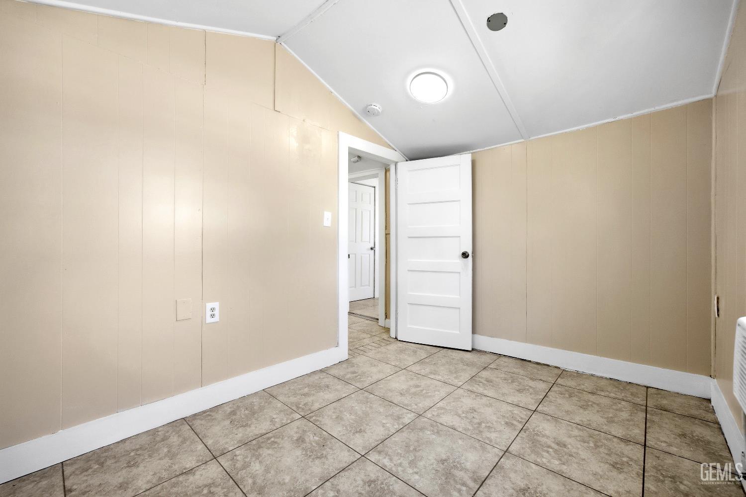 2418 N Inyo Street — photo 17