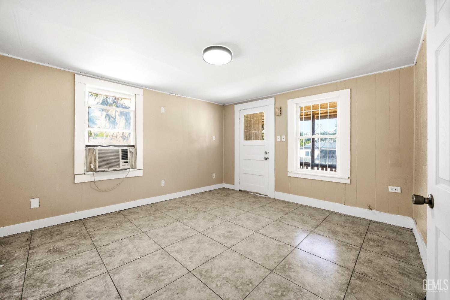 2418 N Inyo Street — photo 8