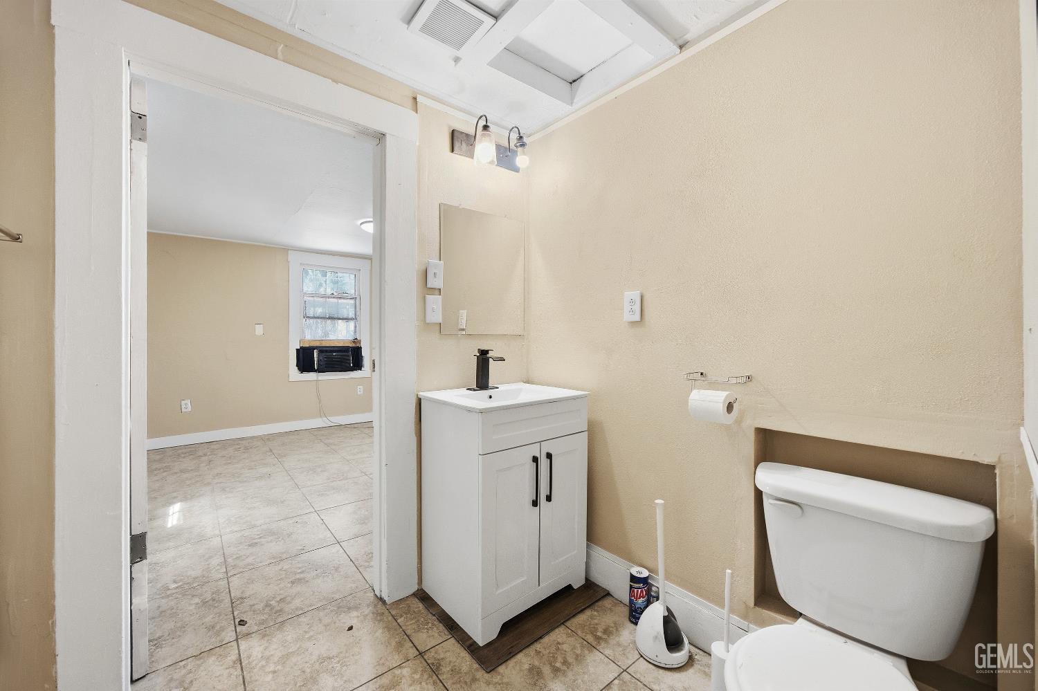 2418 N Inyo Street — photo 14