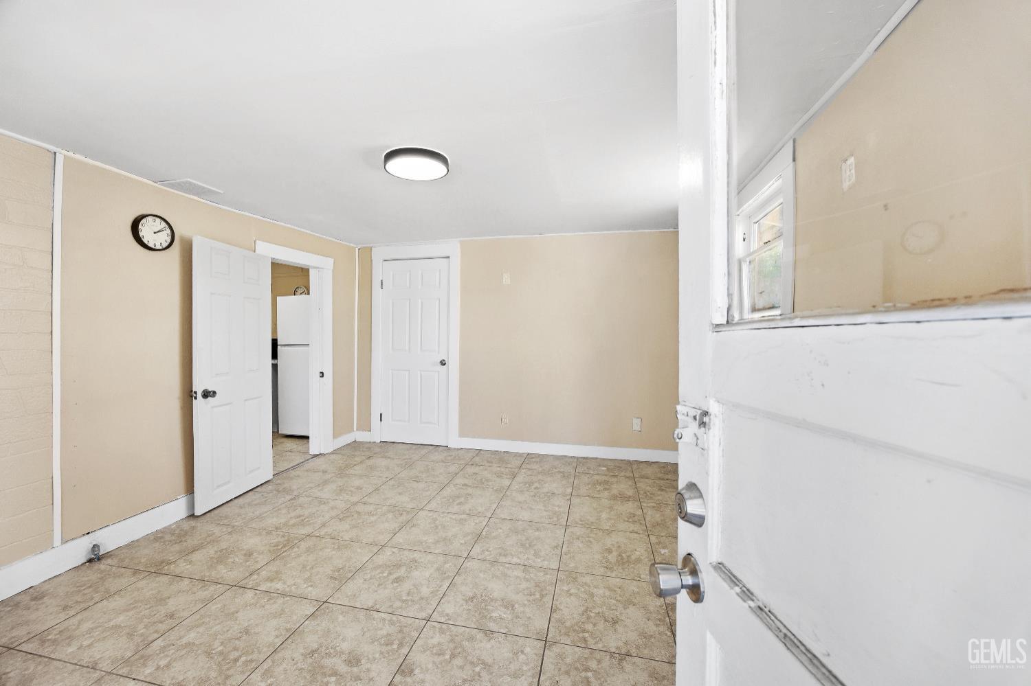 2418 N Inyo Street — photo 4